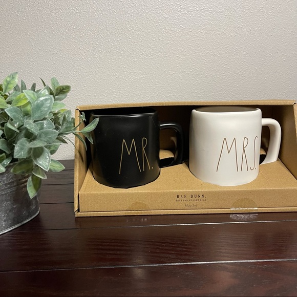 Rae Dunn Other - RAE DUNN "MR & MRS" Mug Set